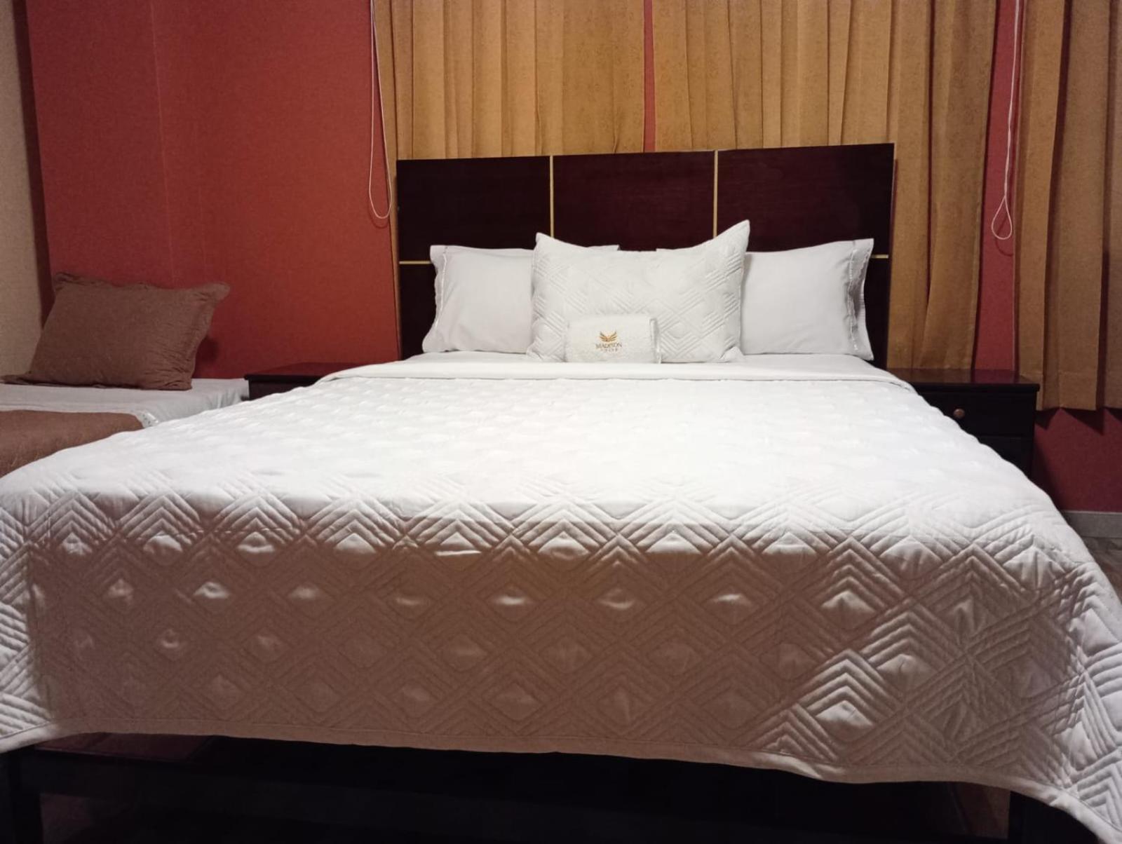 Madison Suite Такна Екстериор снимка